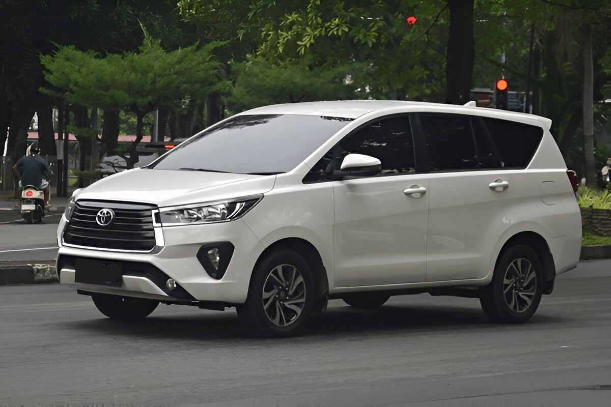 Innova Hycross